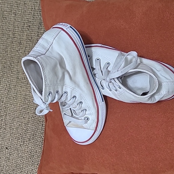 HIGH TOP WHITE KIDS CONVERSE SIZE 2 - Picture 2 of 6